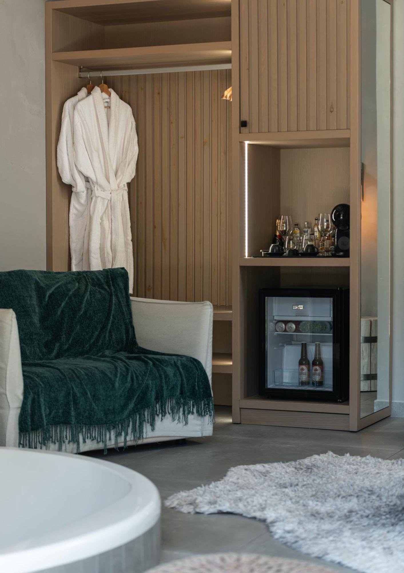 Evora Luxury Suites Mega Chorio ภายนอก รูปภาพ