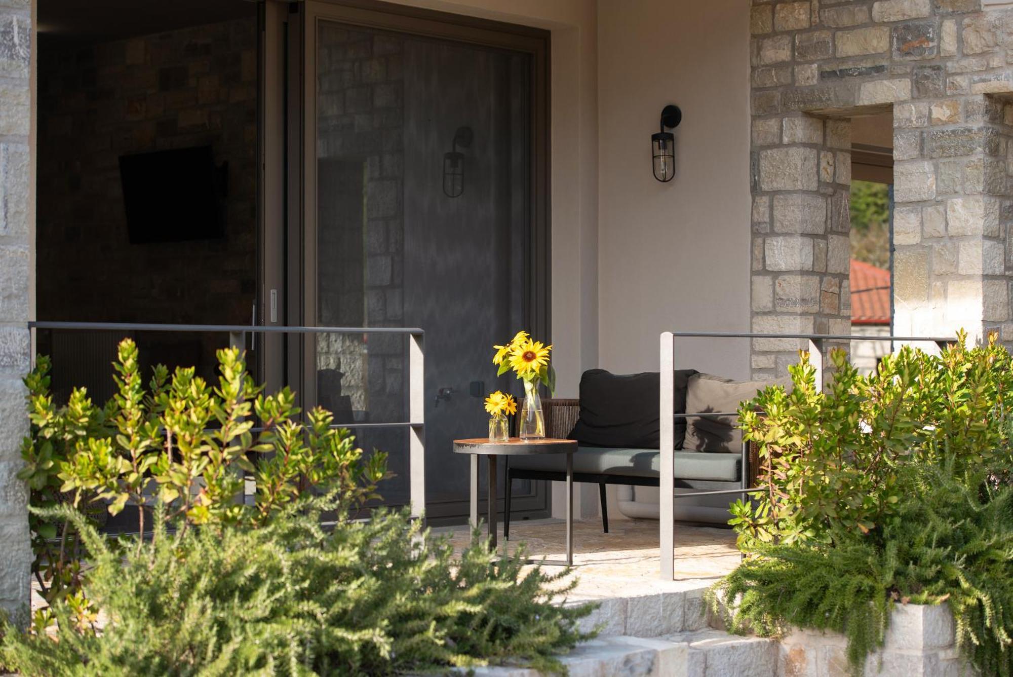 Evora Luxury Suites Mega Chorio ภายนอก รูปภาพ